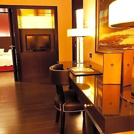 فندق بوتيك غاريوس 4*